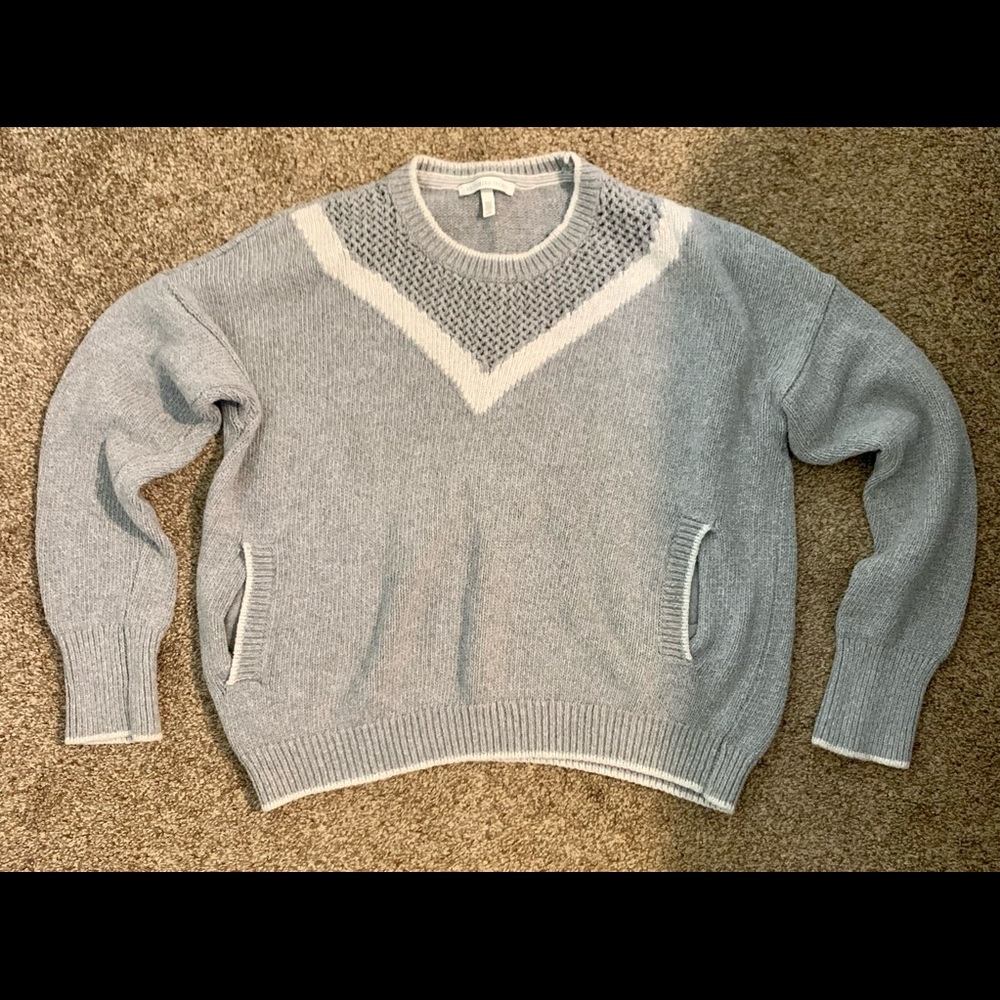VS grey & white pocket sweater